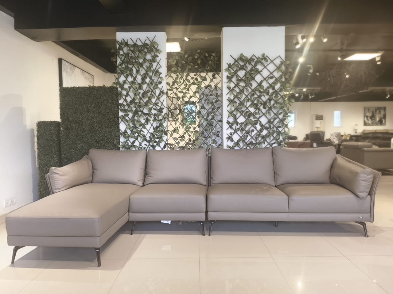 KUKA 130 - 3.5 SEATER+CHAISE - BTM