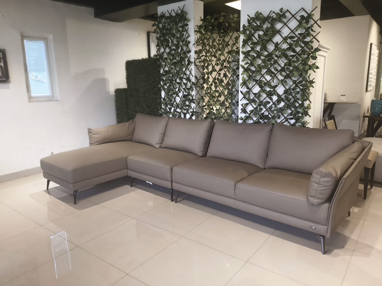 KUKA 130 - 3.5 SEATER+CHAISE - BTM