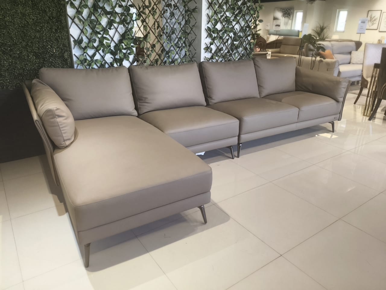 KUKA 130 - 3.5 SEATER+CHAISE - BTM