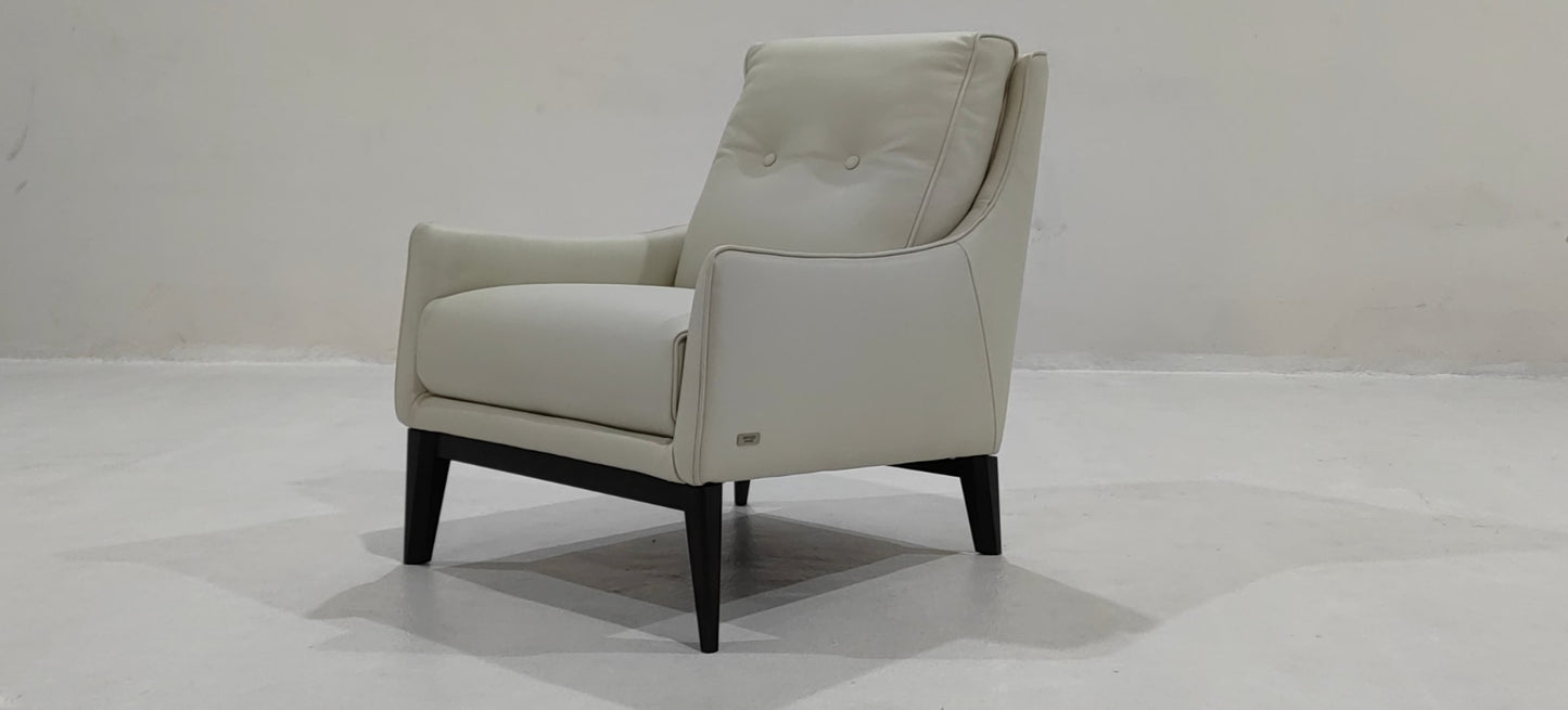 C011-003-10 - ARM CHAIR - BLR WH