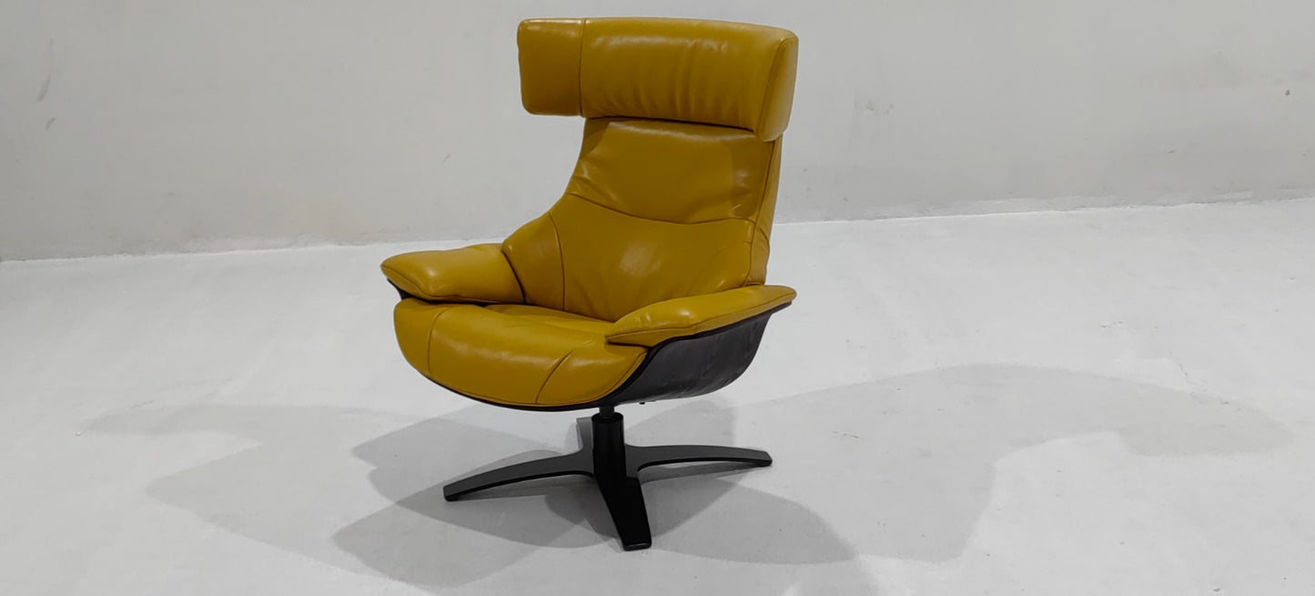 A985(7) - CHAIR+OTTOMAN - BLR WH