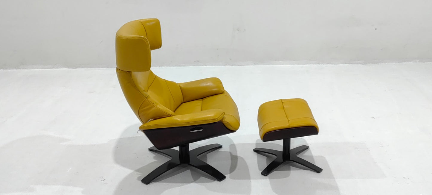 A985(7) - CHAIR+OTTOMAN - BLR WH