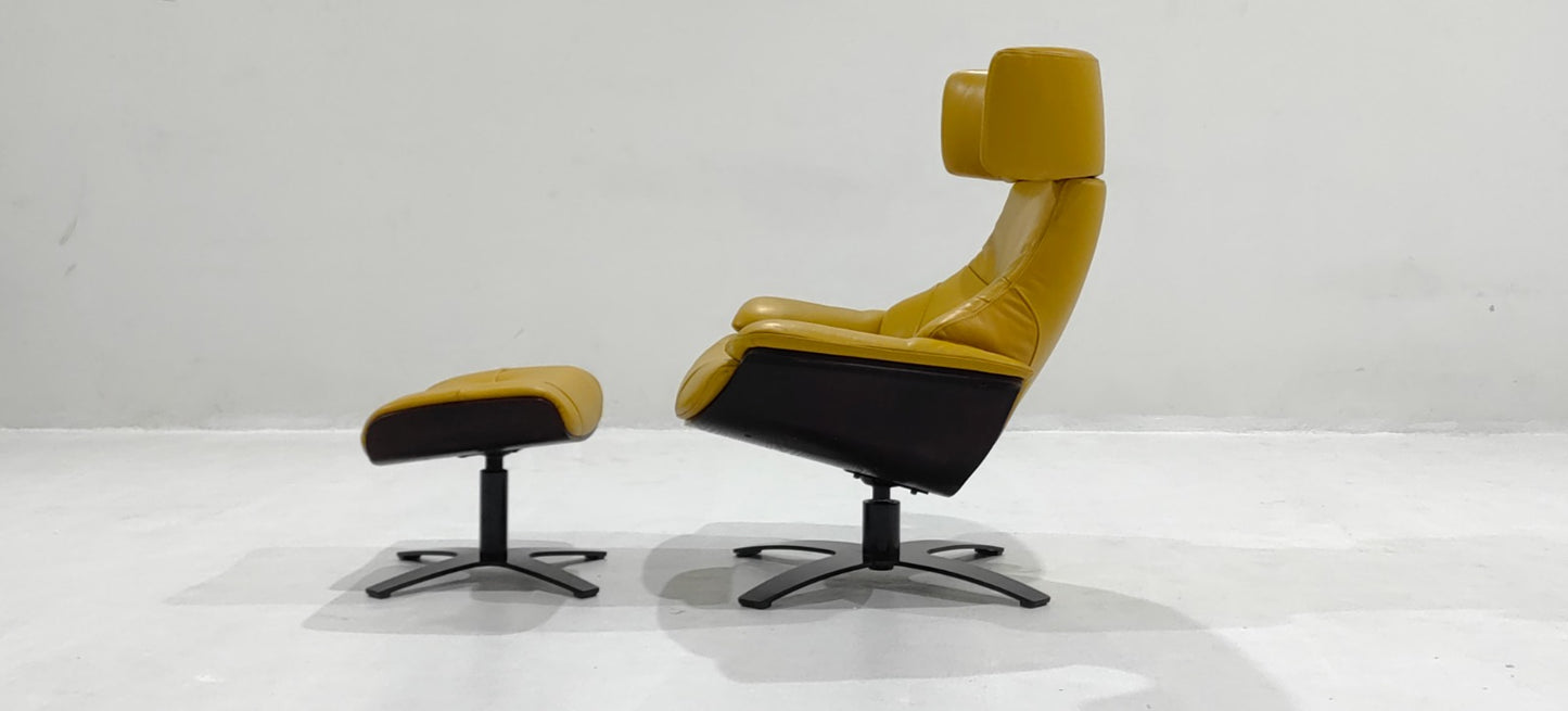 A985(7) - CHAIR+OTTOMAN - BLR WH