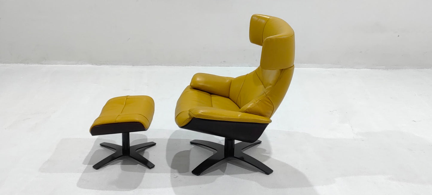 A985(7) - CHAIR+OTTOMAN - BLR WH