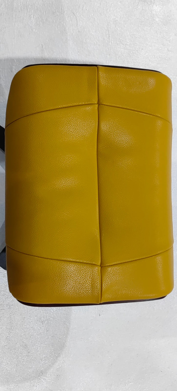 A985(7) - CHAIR+OTTOMAN - BLR WH
