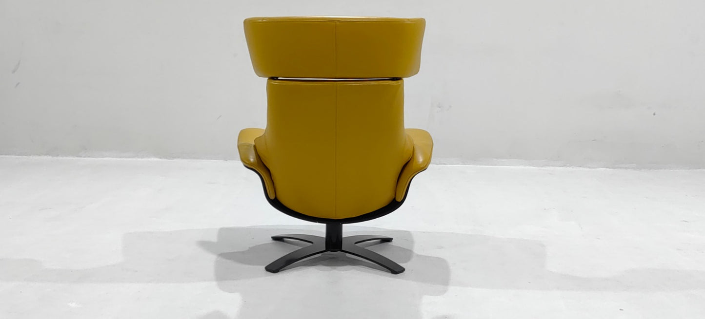 A985(7) - CHAIR+OTTOMAN - BLR WH