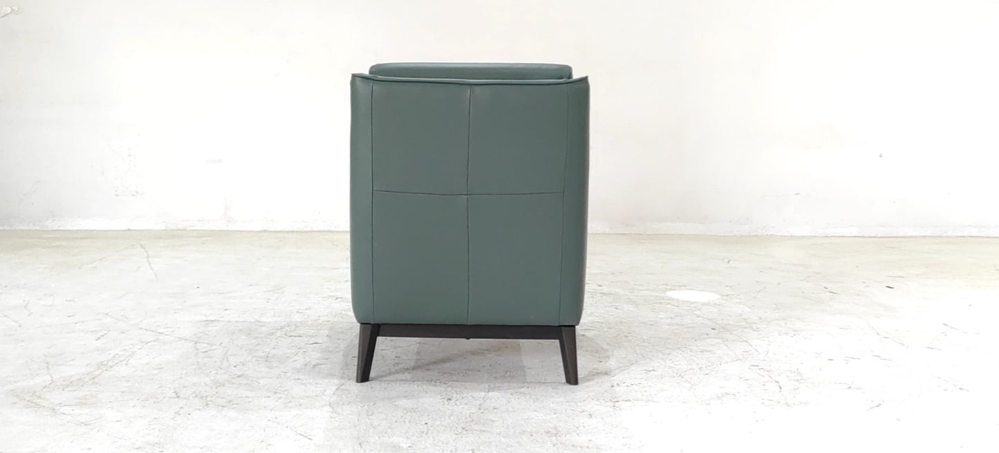 C011-003-14(5) - ARM CHAIR - BLR WH