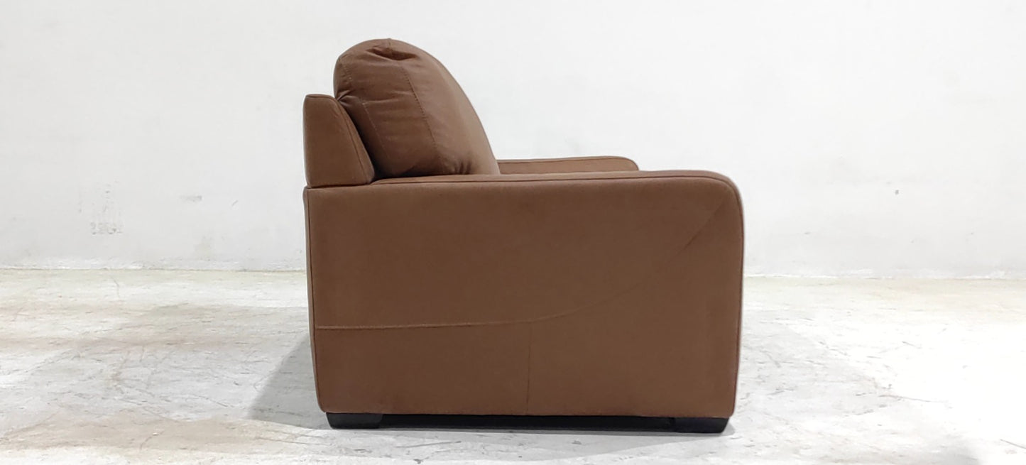 C241-064-AD07 - 3 SEATER - BLR WH