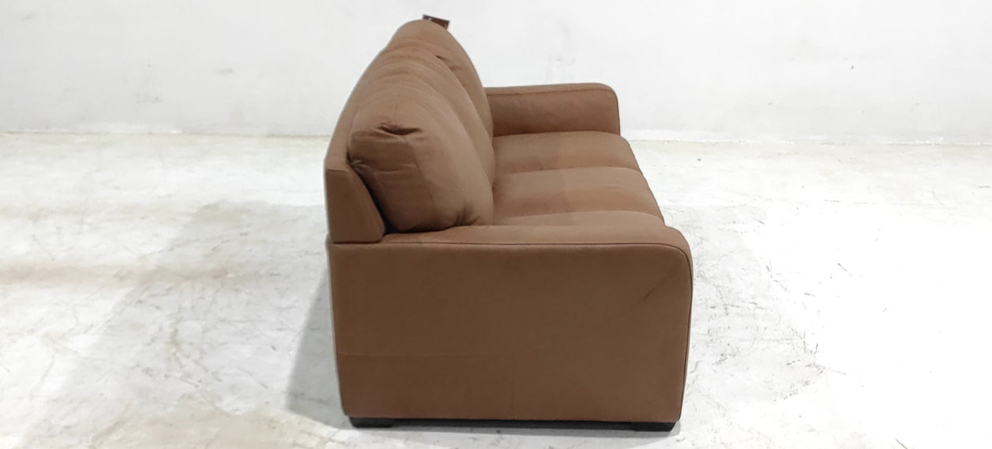 C241-064-AD07 - 3 SEATER - BLR WH