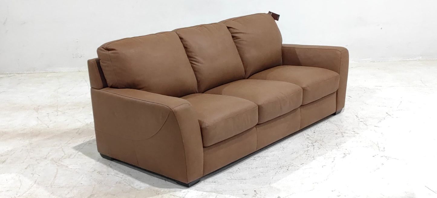 C241-064-AD07 - 3 SEATER - BLR WH