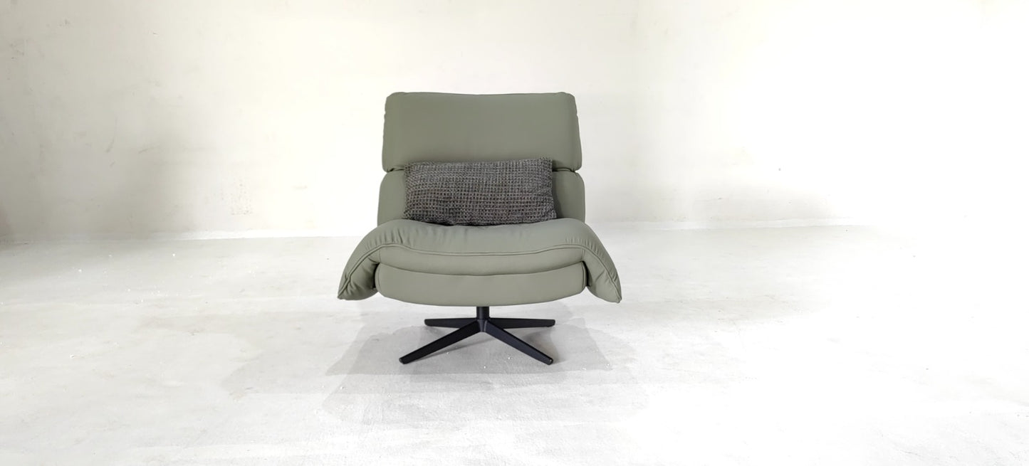 A9635(6) - ACCENT CHAIR - BLR WH