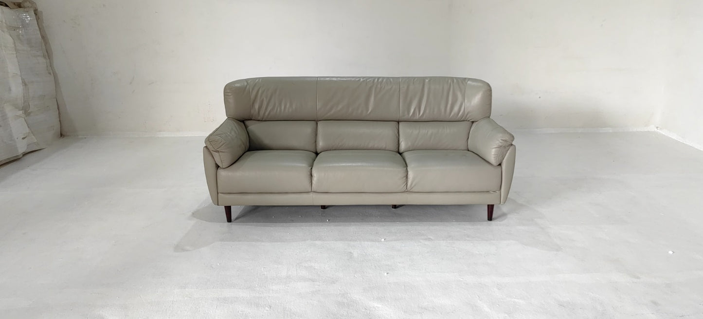 5371(2) - 3 SEATER - BLR WH