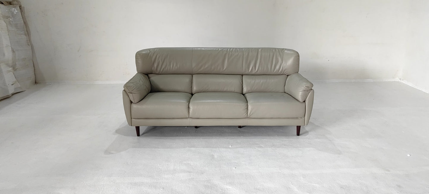 5371(2) - 3 SEATER - BLR WH