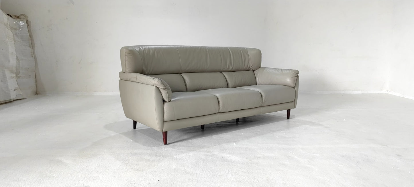 5371(2) - 3 SEATER - BLR WH