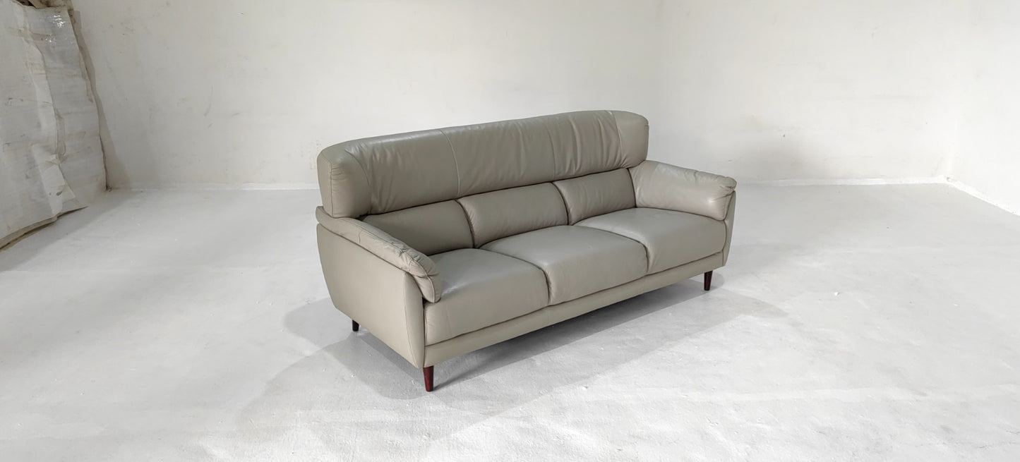 5371(2) - 3 SEATER - BLR WH