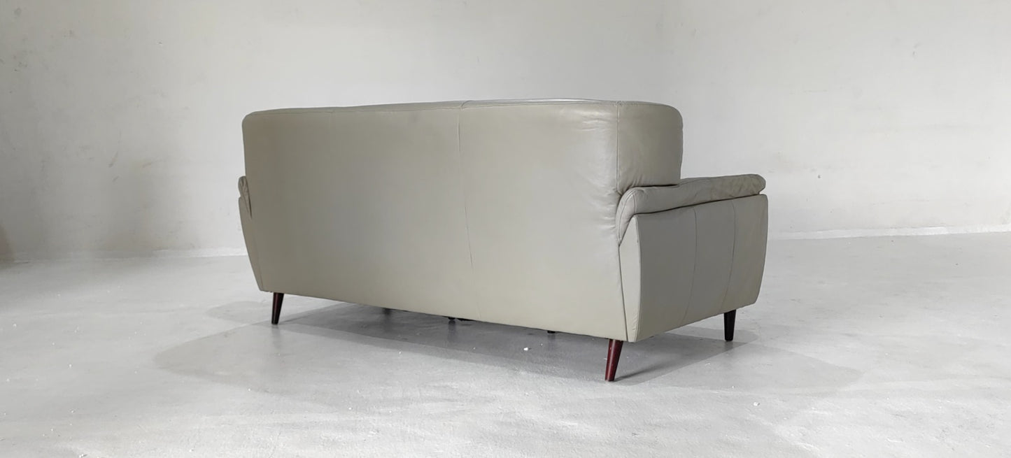 5371(2) - 3 SEATER - BLR WH