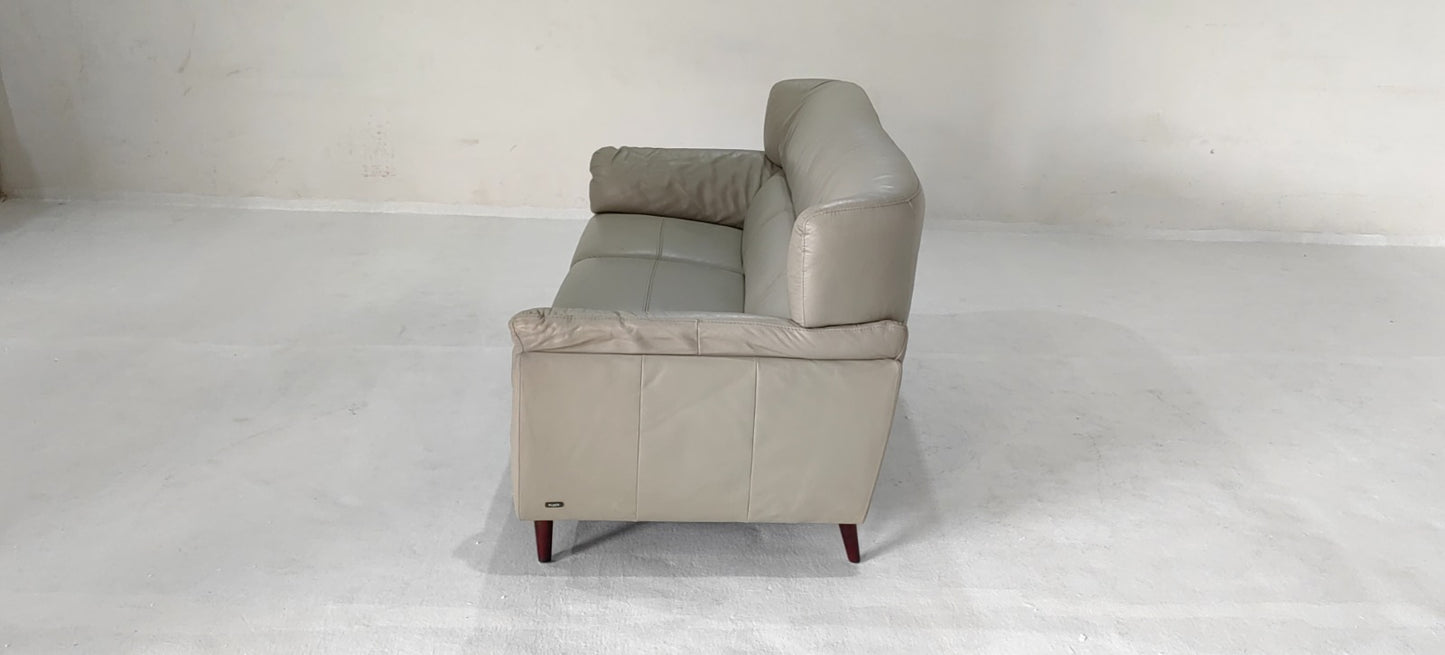 5371(2) - 3 SEATER - BLR WH