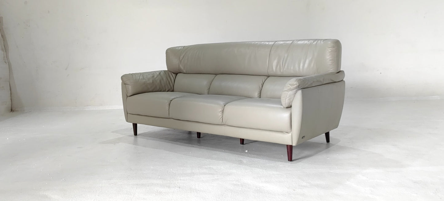 5371(2) - 3 SEATER - BLR WH