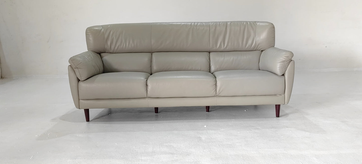5371(2) - 3 SEATER - BLR WH
