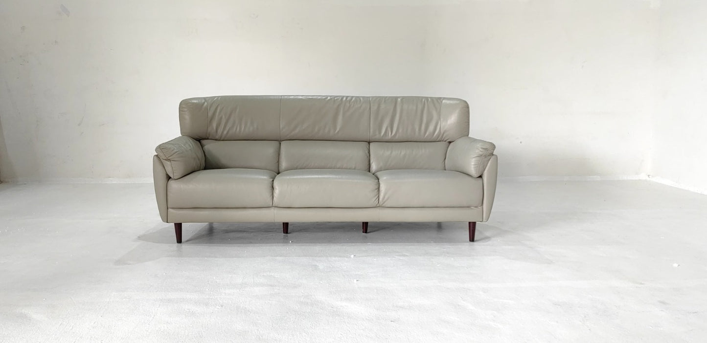 5371(2) - 3 SEATER - BLR WH