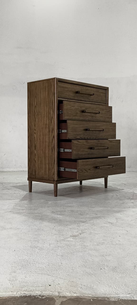 B769-46(5) - CHEST OF DRAWERS - BLR WH