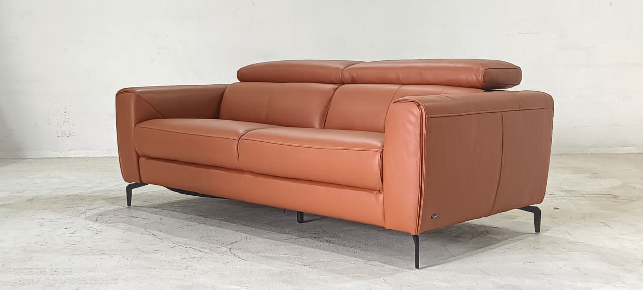 5321(1) - 3 SEATER - BLR WH