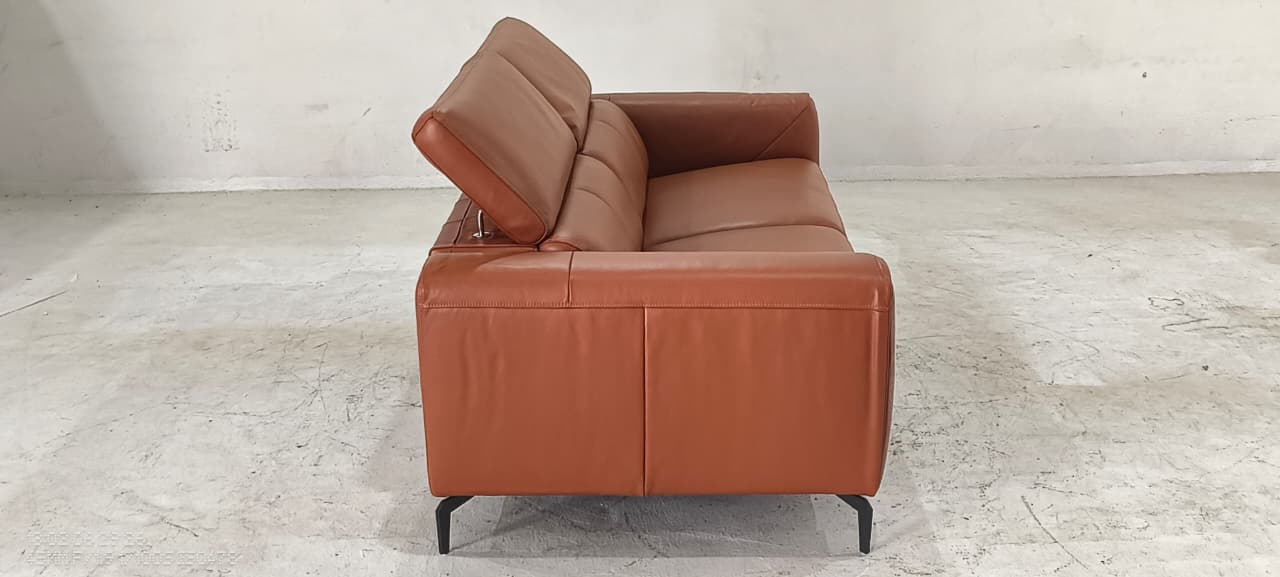 5321(1) - 3 SEATER - BLR WH