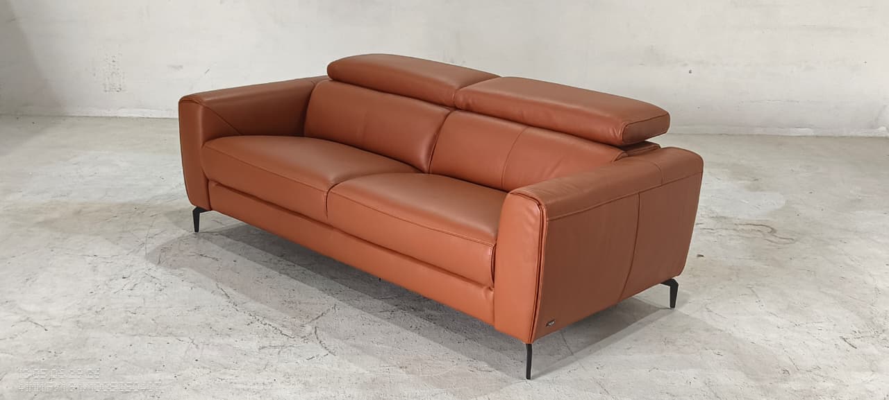 5321(1) - 3 SEATER - BLR WH