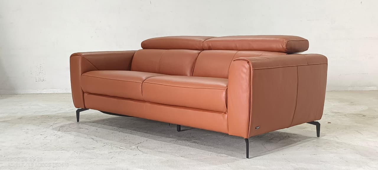 5321(1) - 3 SEATER - BLR WH