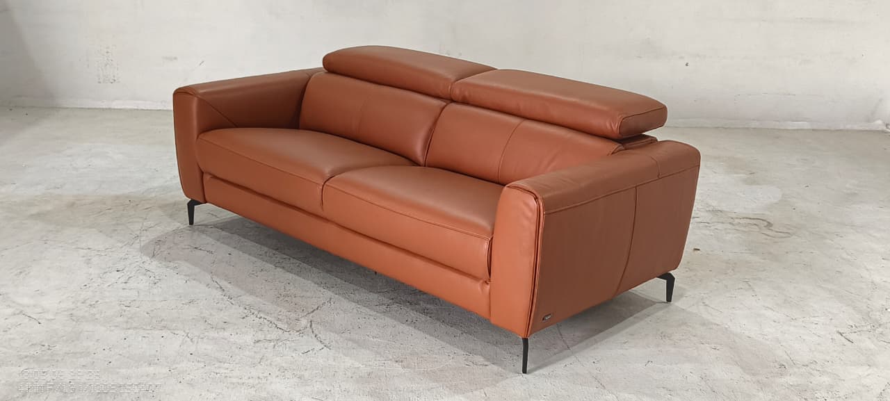 5321(1) - 3 SEATER - BLR WH