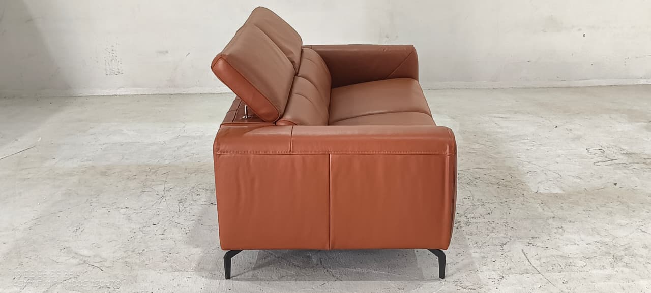 5321(1) - 3 SEATER - BLR WH