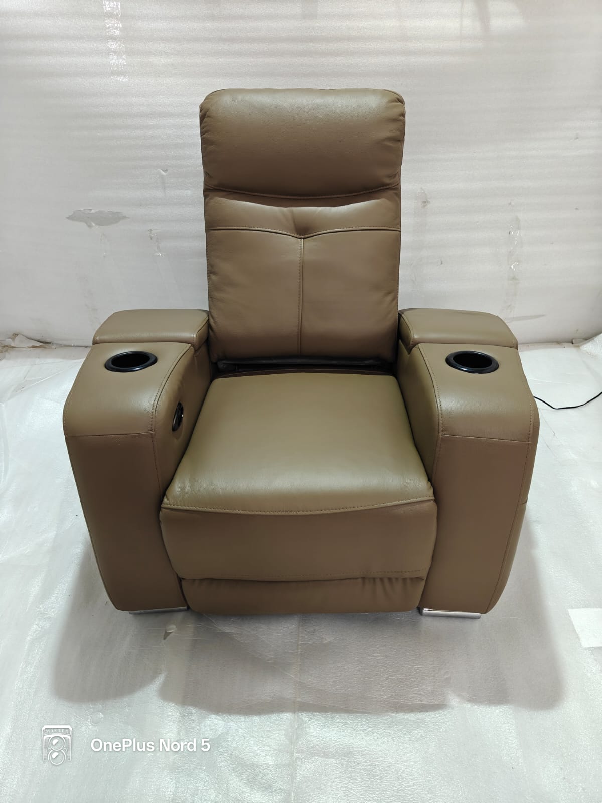 3374(1) - 1 SEATER RECLINER(ELECTRIC) - HYD WH