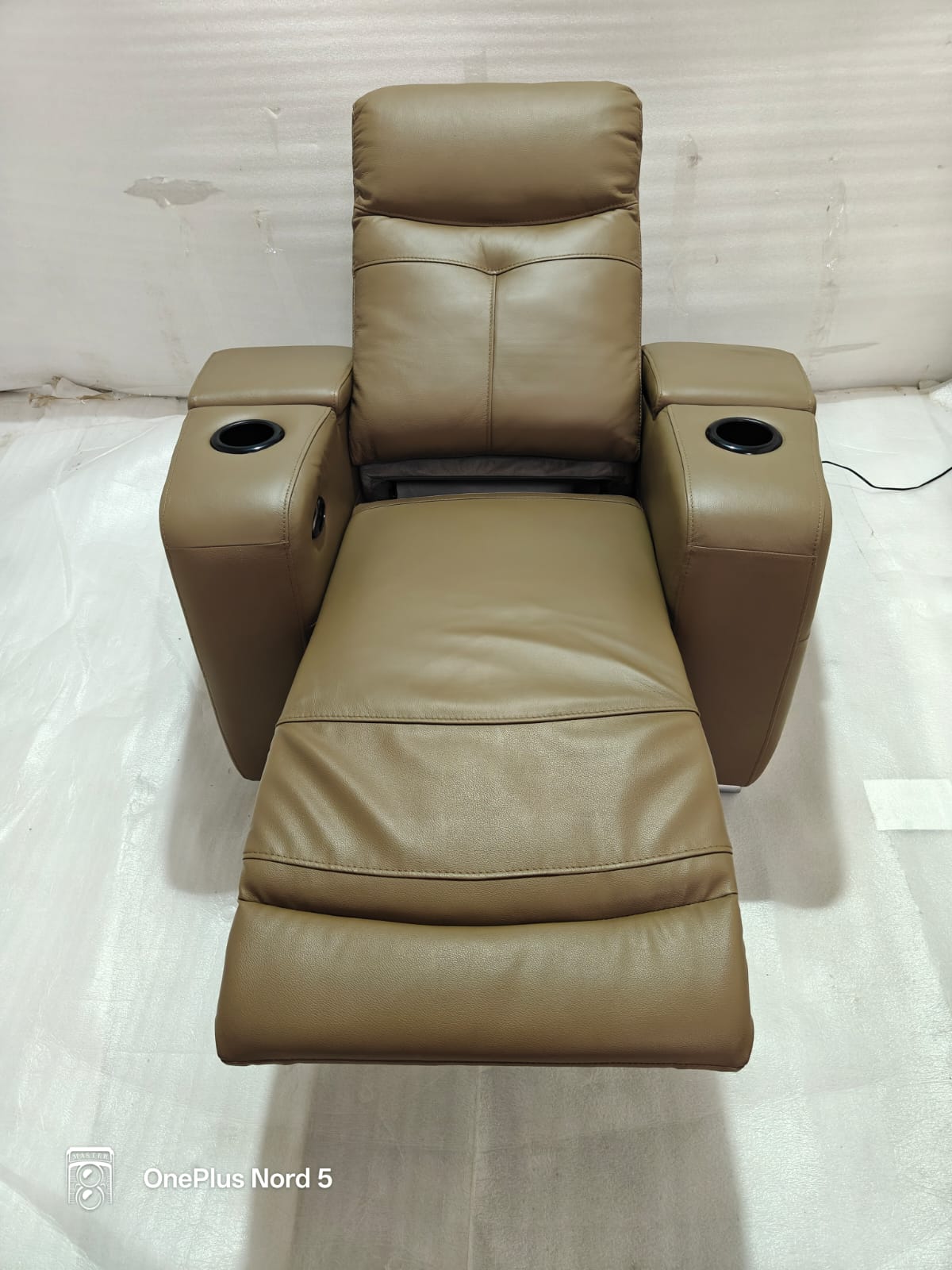 3374(1) - 1 SEATER RECLINER(ELECTRIC) - HYD WH