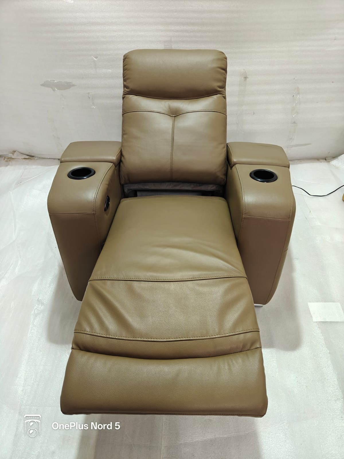 3374(1) - 1 SEATER RECLINER(ELECTRIC) - HYD WH