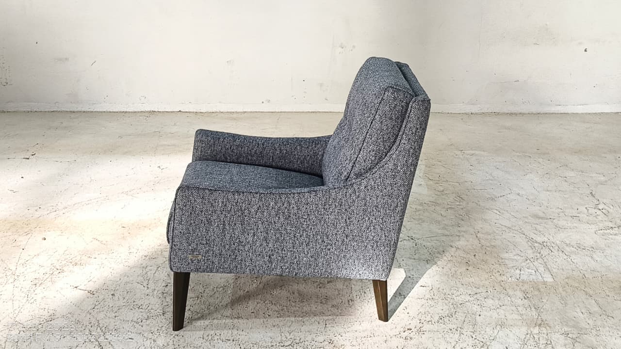 C011-003-10 - ARM CHAIR - BLR WH