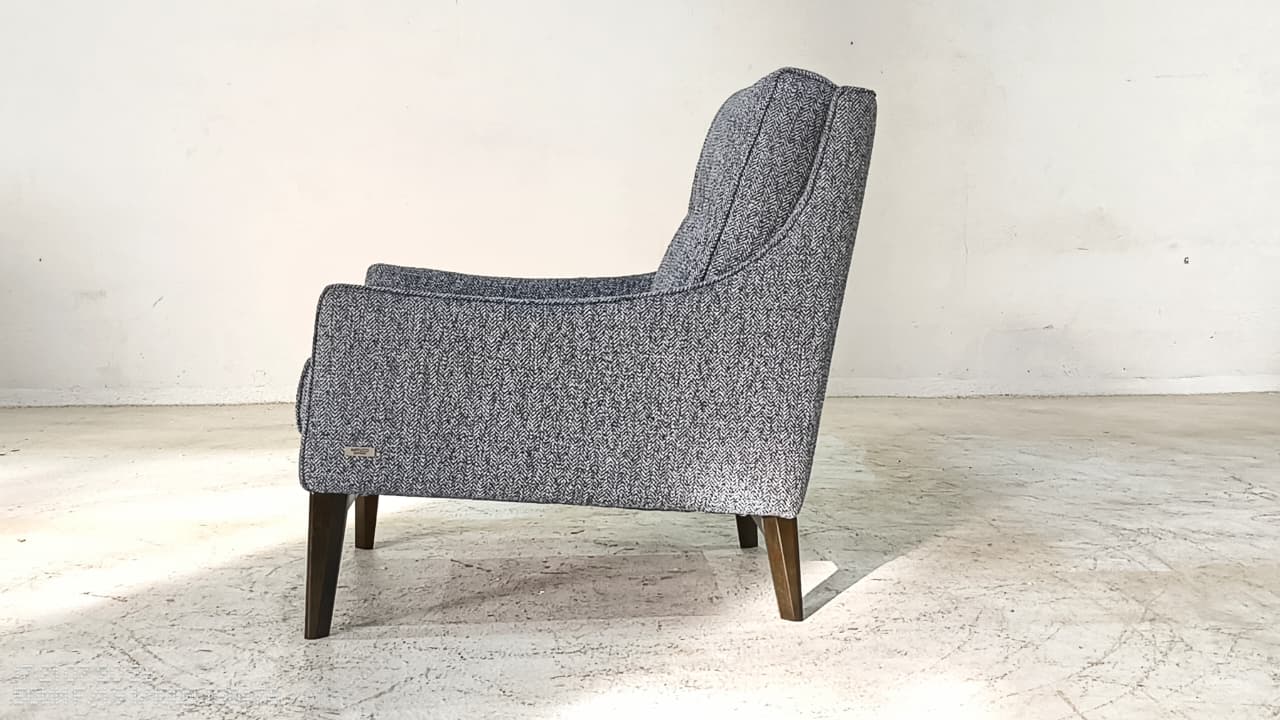 C011-003-10 - ARM CHAIR - BLR WH