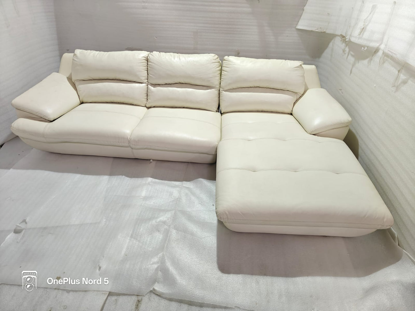 1235 - 3 SEATER+CHAISE - HYD WH