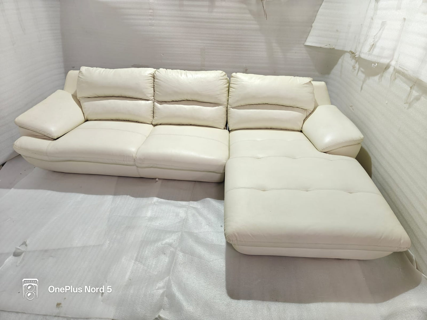 1235 - 3 SEATER+CHAISE - HYD WH