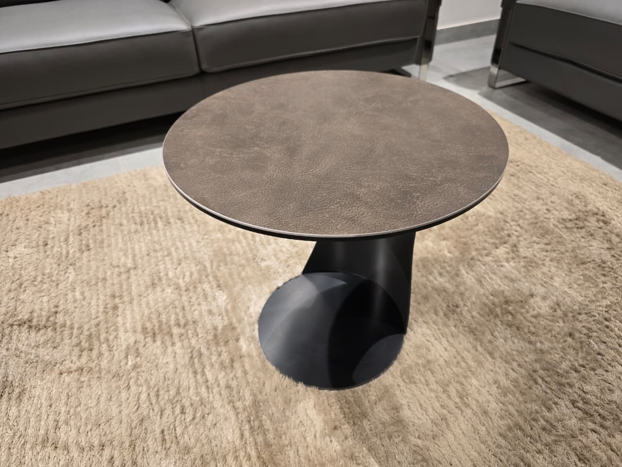 VC9504-E - END TABLE - OUTLET