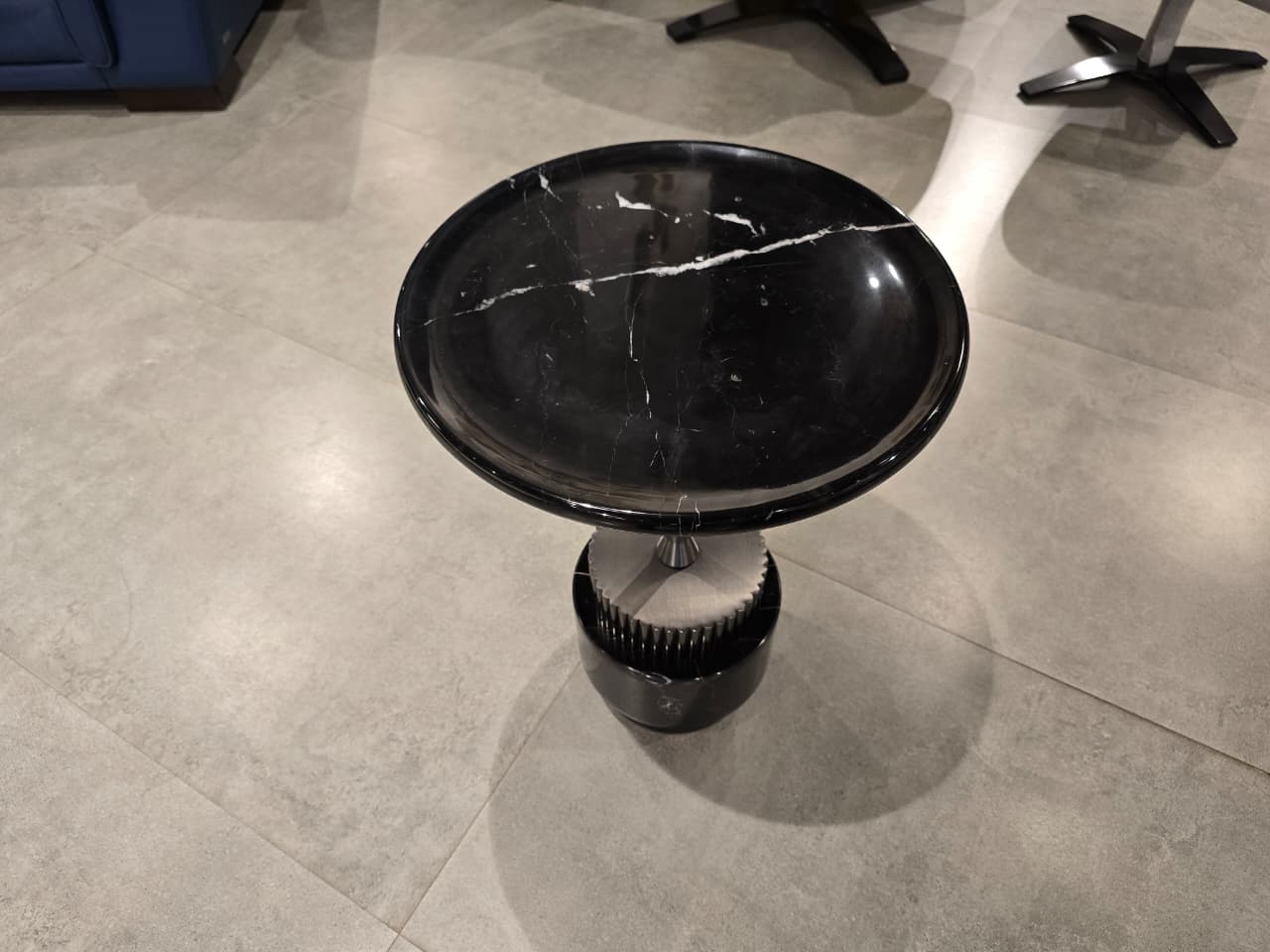 TT968 - SIDE TABLE - OUTLET