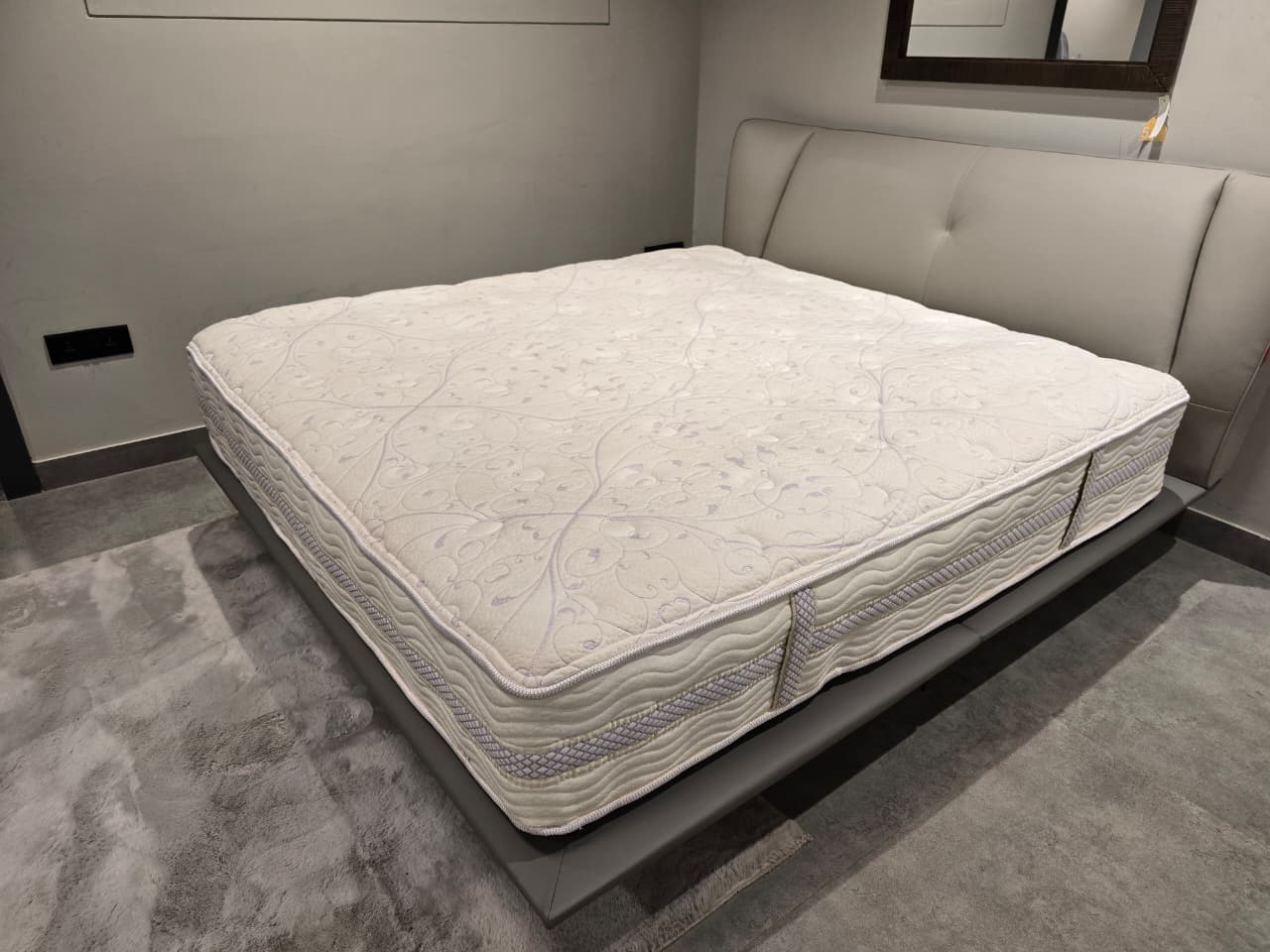 M91741W1(2) - KING MATTRESS - OUTLET