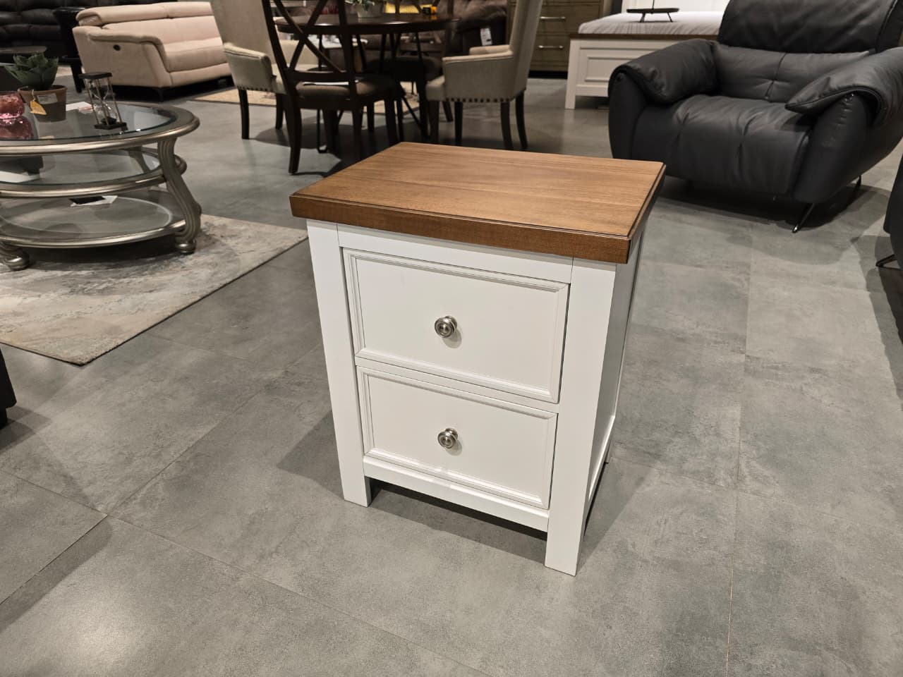 B5168-92 - NIGHTSTAND - OUTLET