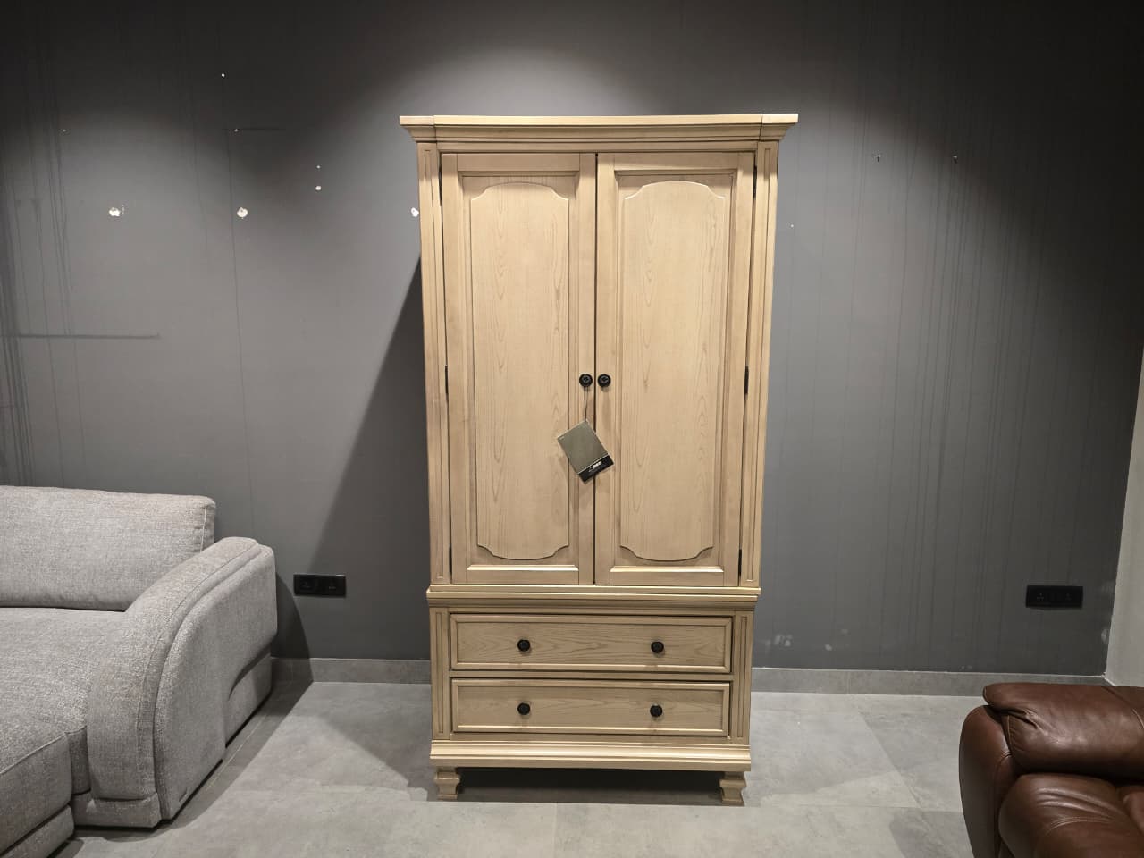 B693-48B+48T - WARDROBE - OUTLET