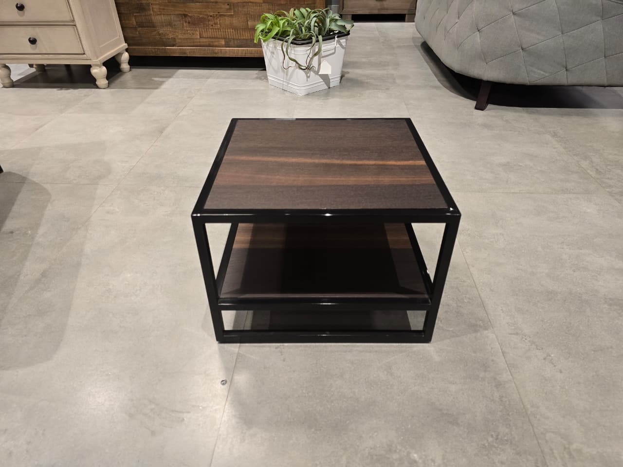 PT6116TD - BEDSIDE TABLE - OUTLET