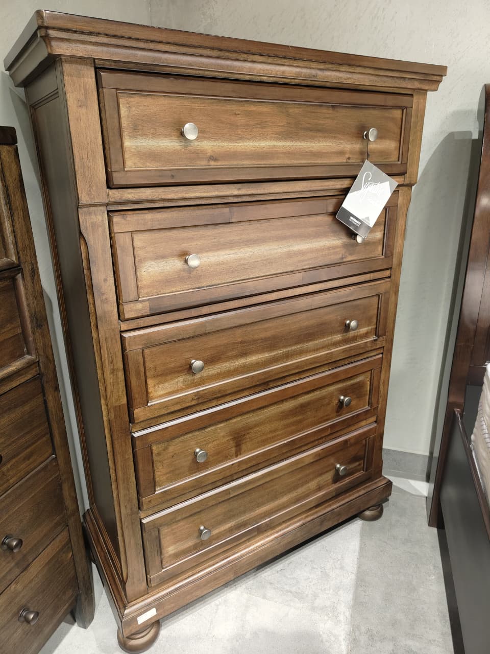 B719-46 - CHEST OF DRAWERS - OUTLET