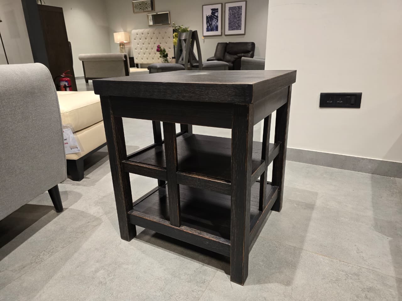 T752-2 - SQUARE END TABLE - OUTLET