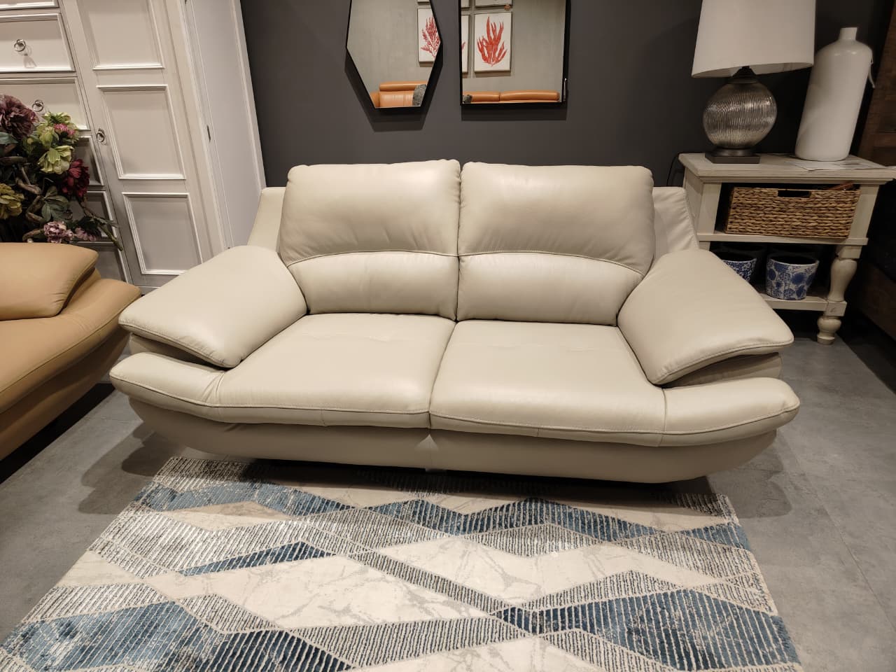 1235 - 2 SEATER - OUTLET