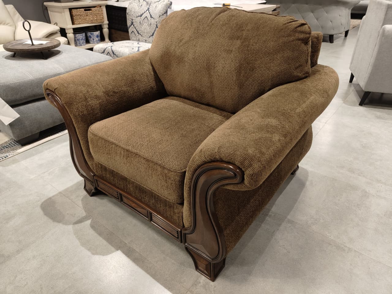 551N320 - ARM CHAIR - OUTLET