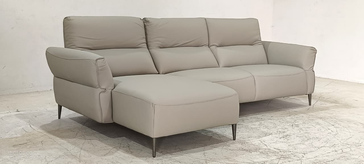 9635(4) - 3 SEATER+CHAISE - BLR WH