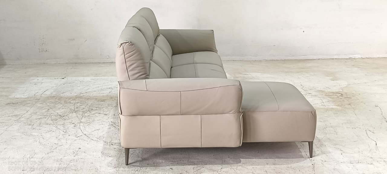 9635(4) - 3 SEATER+CHAISE - BLR WH